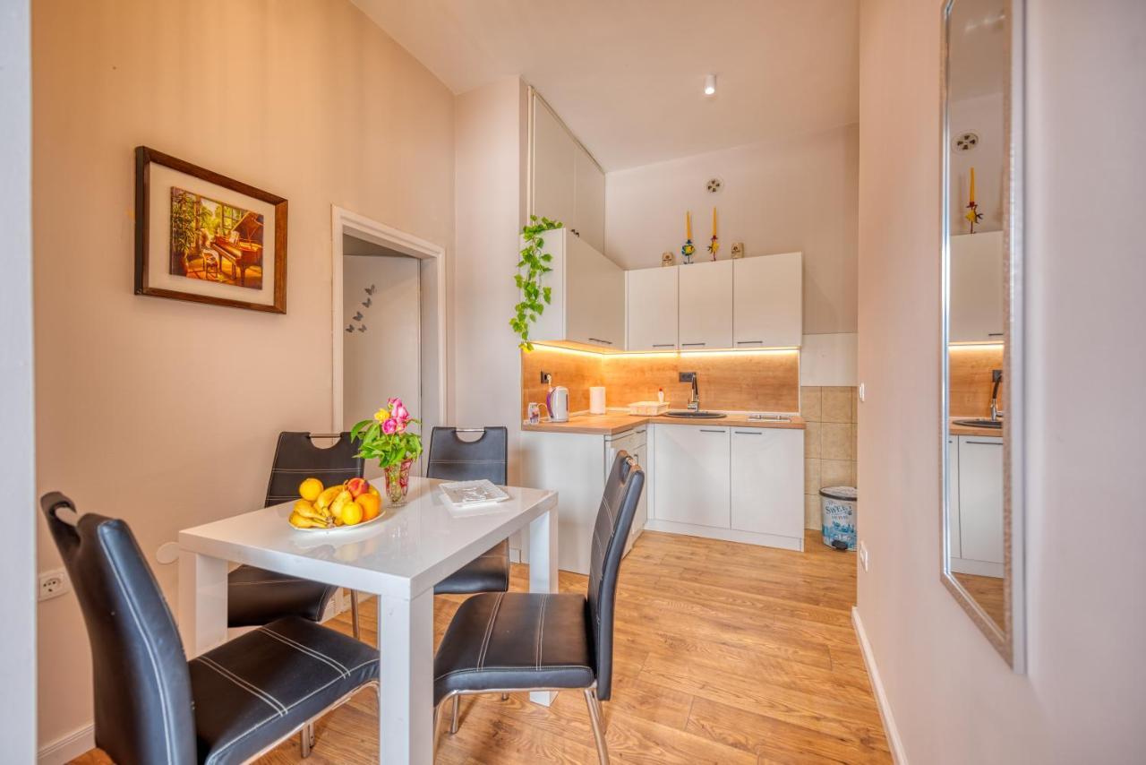 Apartments Vujosevic Тиват Екстериор снимка