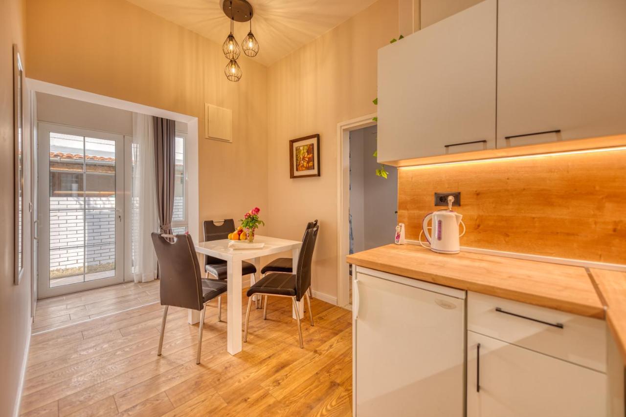 Apartments Vujosevic Тиват Екстериор снимка