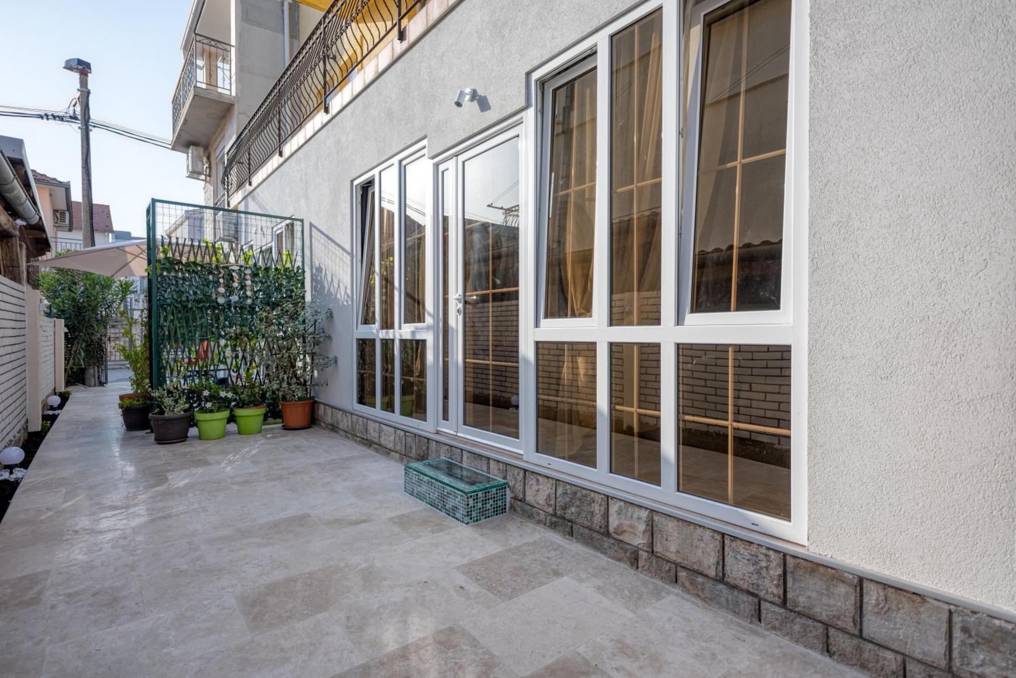 Apartments Vujosevic Тиват Екстериор снимка